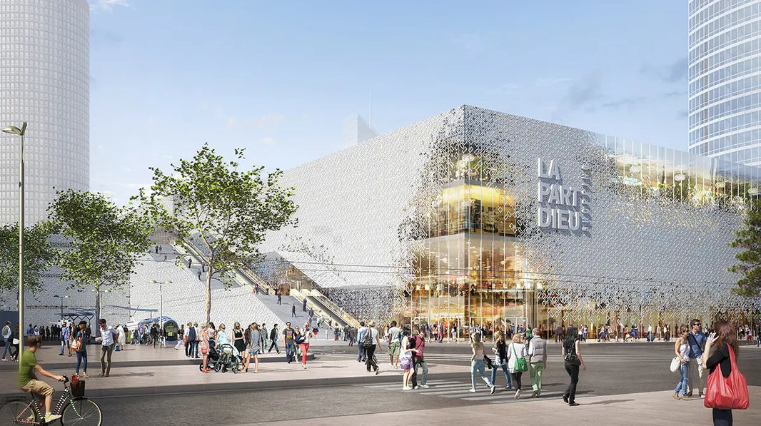 Vue du centre commercial Part-Dieu à Lyon, proche de la boutique iTelier spécialisée dans la réparation de téléphones, tablettes et ordinateurs portables.