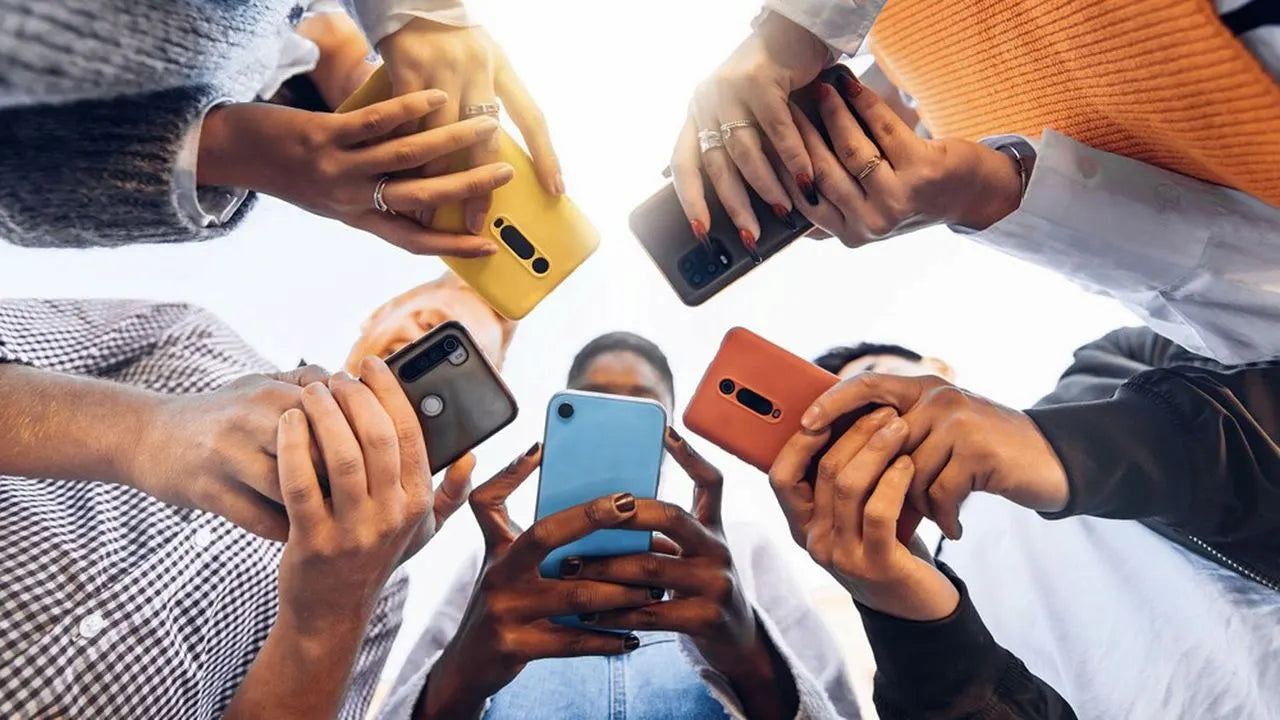 Hausse du marché des smartphones 2025, portée par l’IA, les offres opérateurs et le reconditionné iTelier Lyon.