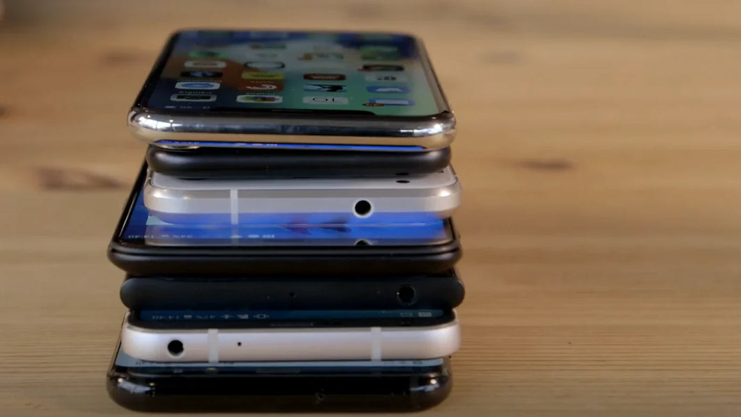 Pile de smartphones compacts récents à moins de 500 euros, sélection 2025 des modèles performants recommandés par iTelier Lyon