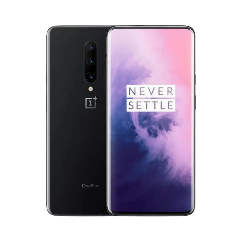 Réparation OnePlus 7 Pro iTelier Lyon – smartphone affiché avec écran avant allumé en position verticale et dos noir visible à gauche avec triple capteur photo vertical, optimisé pour remplacement écran, batterie et diagnostic gratuit.