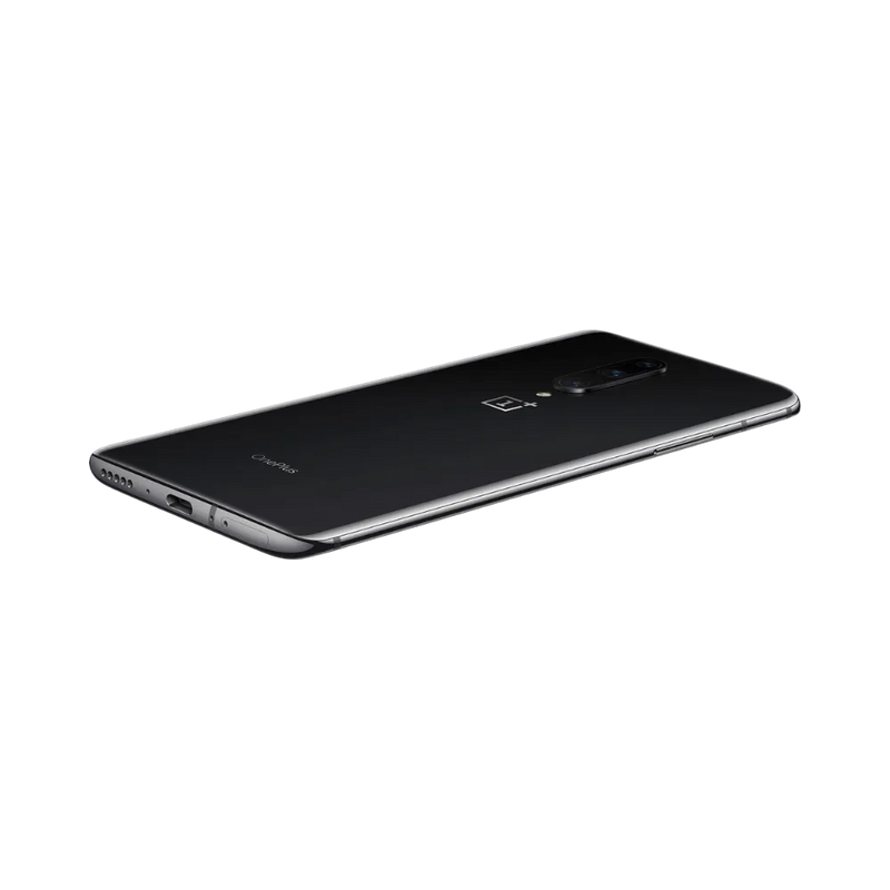 Réparation OnePlus 7 Pro iTelier Lyon – smartphone présenté en vue inclinée posé à plat, mettant en avant son écran incurvé lumineux et la finesse du design, idéal pour réparation écran, batterie et diagnostic complet.