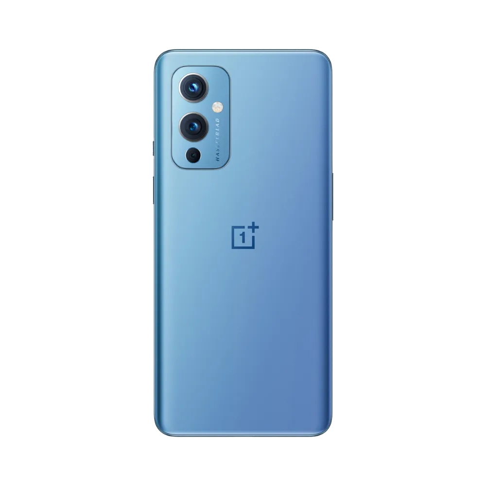 Réparation OnePlus 9 iTelier Lyon – smartphone montré de dos en position verticale, coloris bleu clair avec triple capteur photo Hasselblad, optimisé pour réparation vitre arrière, caméra et batterie.