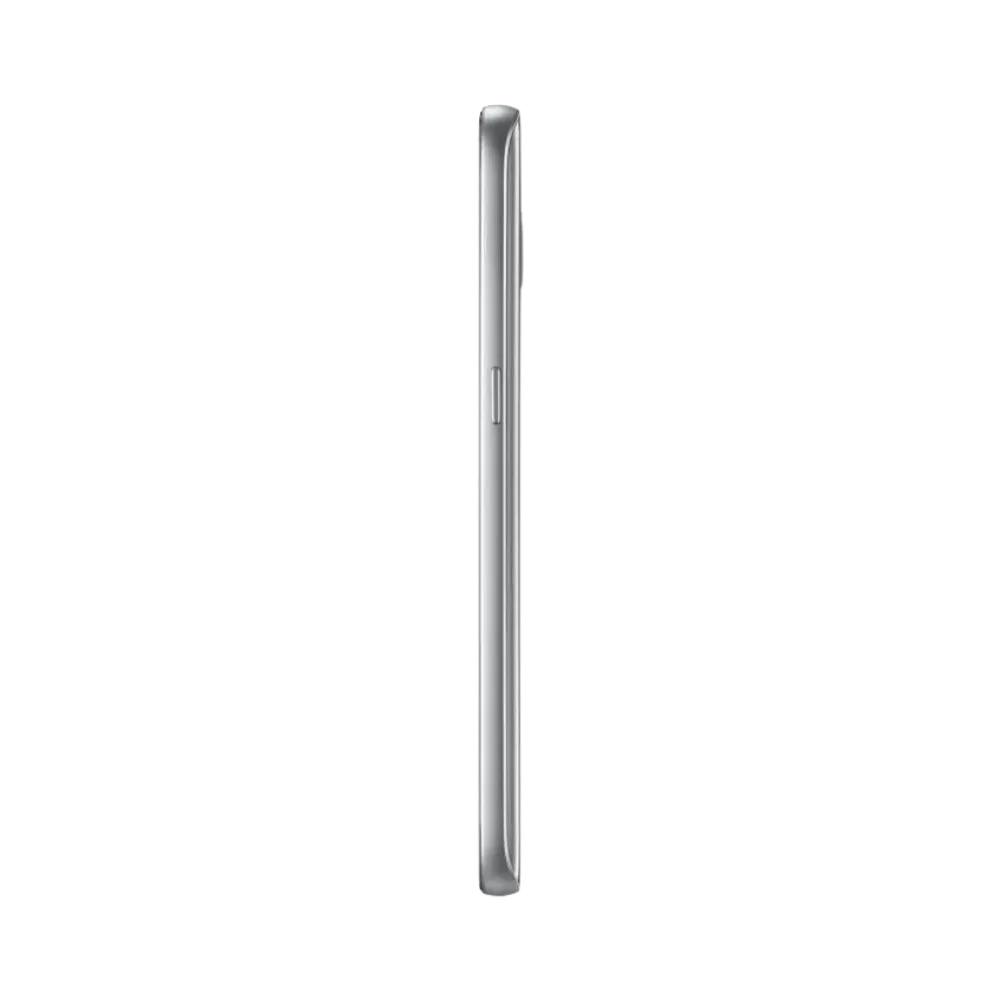 Profil du Galaxy S7 Edge argent révélant la finesse de son châssis métallique. iTelier Lyon : réparation bouton volume, power, nappe latérale, tiroir SIM. Réparation locale et pièces d’origine garanties.