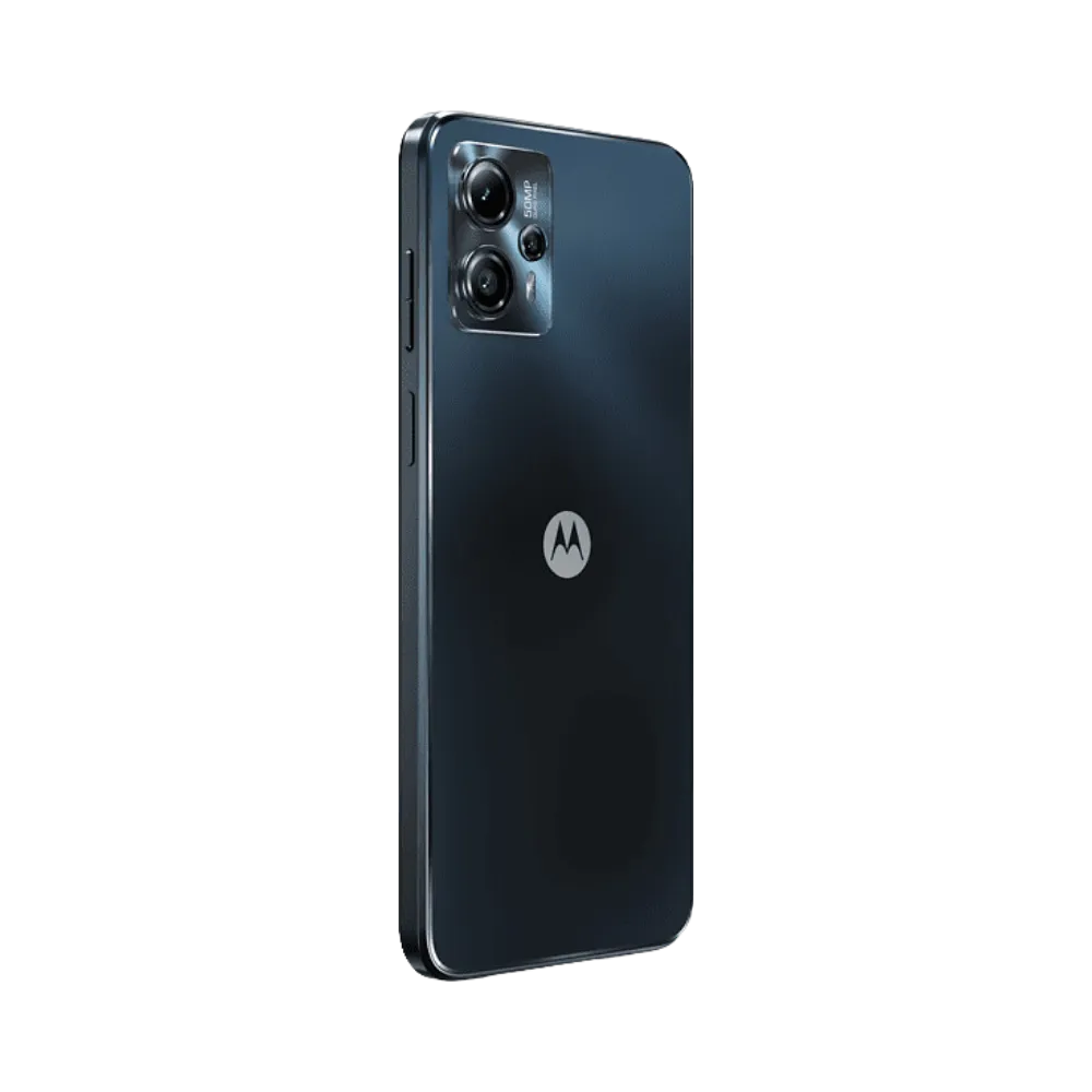 Motorola G13 – vue 3/4 arrière mettant en évidence le module photo et le cadre. iTelier Lyon : réparation vitre arrière, lentille caméra et châssis abîmé. Diagnostic gratuit, service rapide et garanti partout en France.